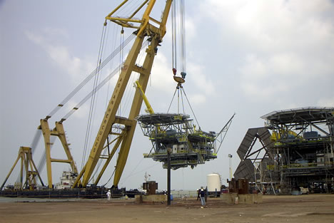 Loadout Operation in fabrication yard